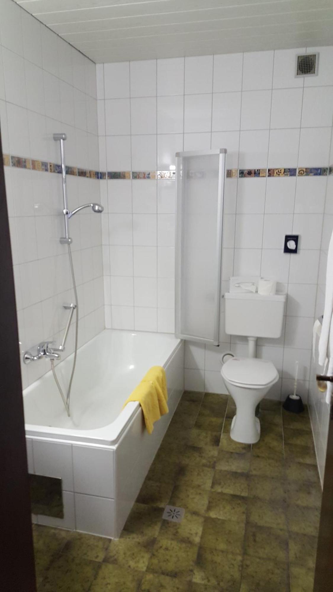 Hotel Kanz Villach Quarto foto